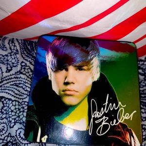 Justine Bieber pink/green/orange with collectorbox